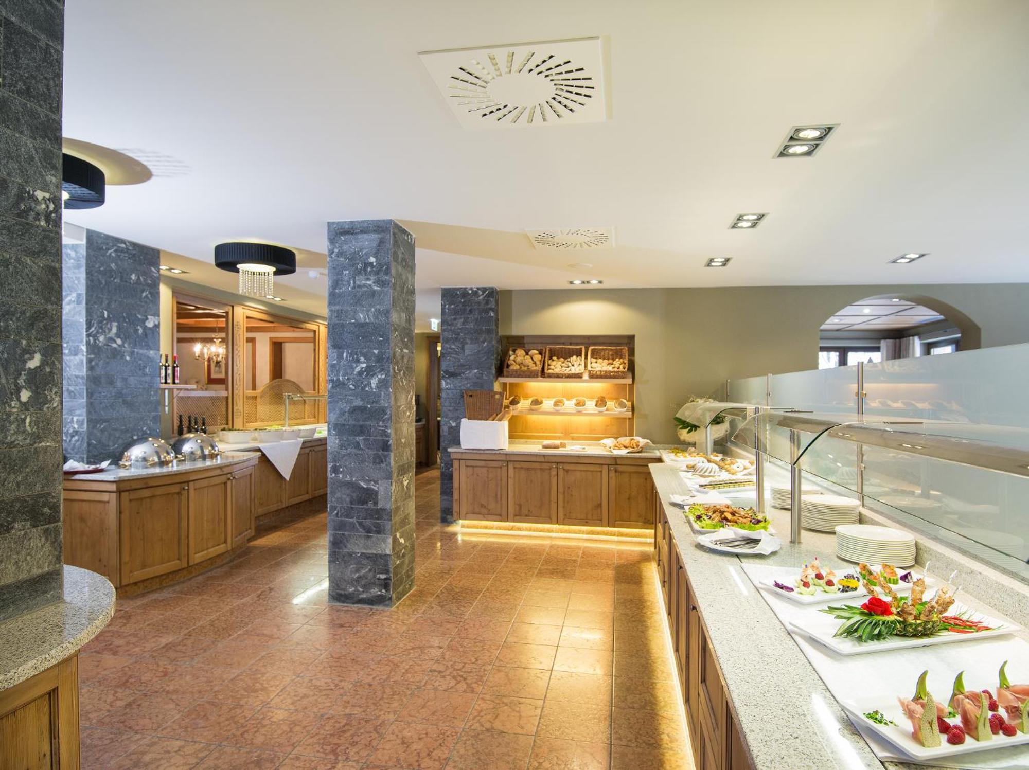 Alpinresort Valsaa - Sport & Spa Saalbach-Hinterglemm Ngoại thất bức ảnh